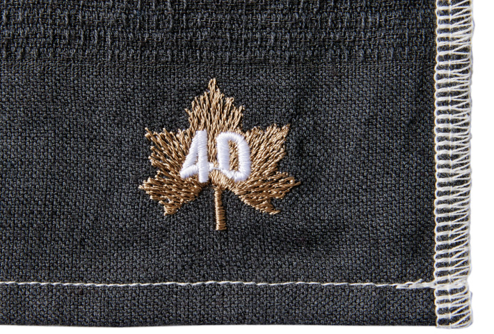 LOGOSブランド40周年記念の限定刺繍デザイン